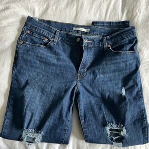 Distressed Levi denim boyfriend capris